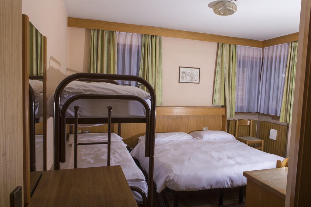 Hotel La Baita Livigno Quarto foto